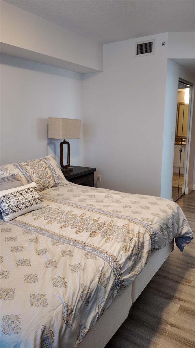 TURNBERRY ON THE GREEN CO - Residential