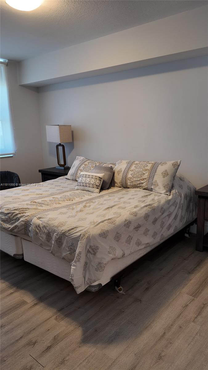 TURNBERRY ON THE GREEN CO - Residential