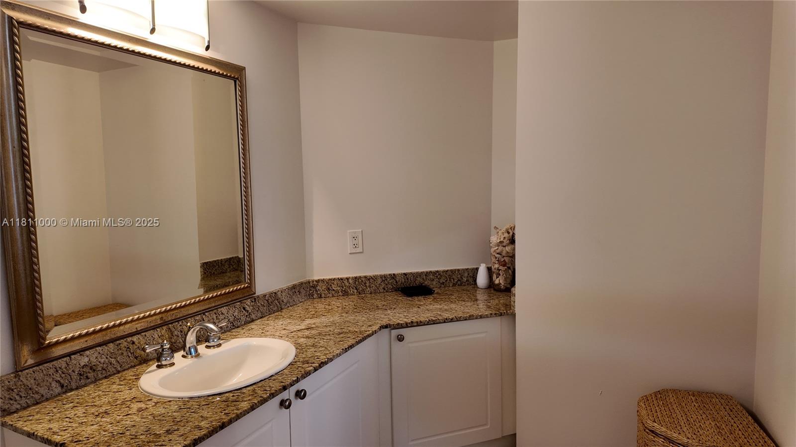 19501 W Country Club Dr 1213