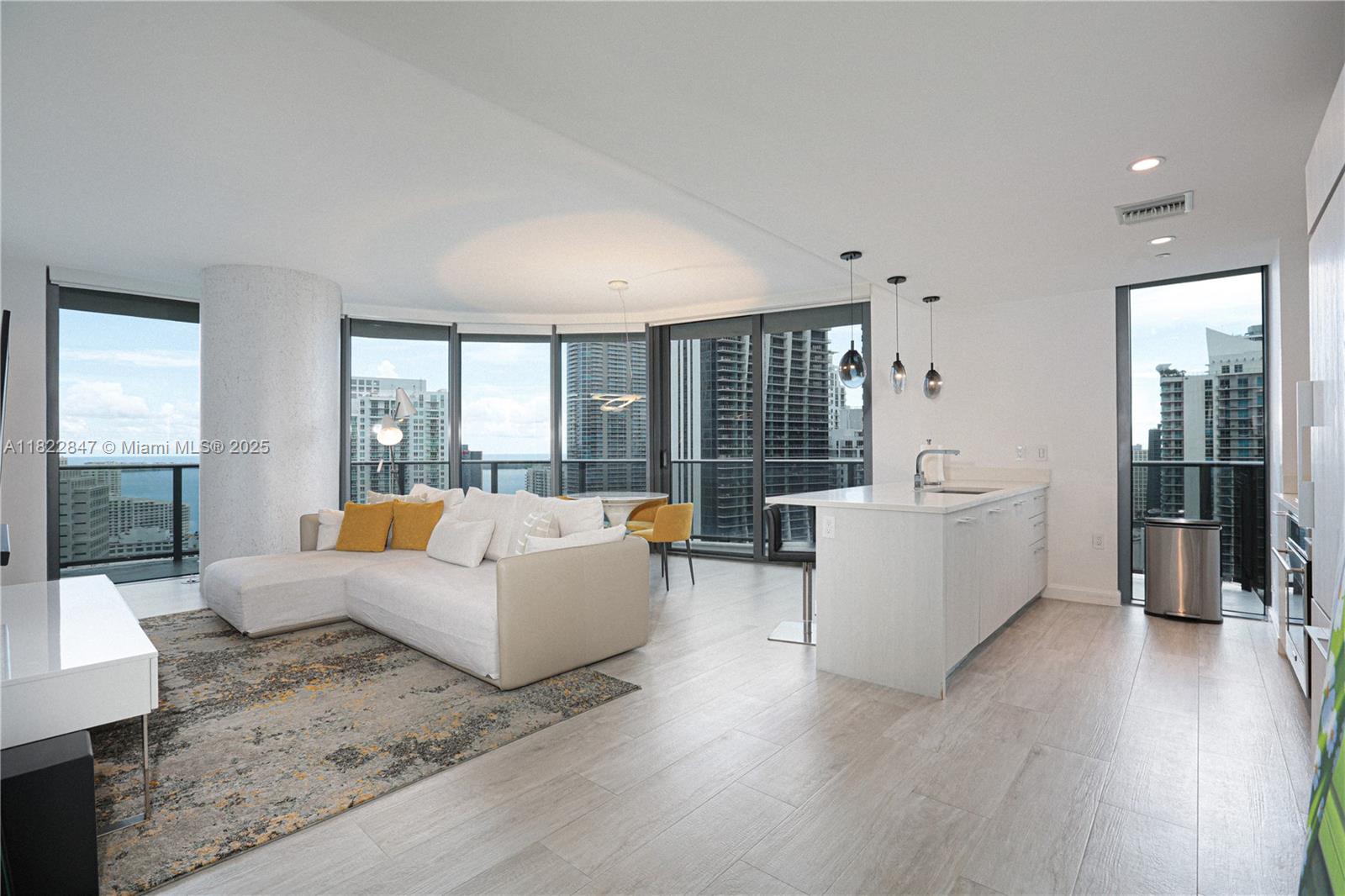 45 Sw 9th St 3403, Miami, Broward County, Florida - 2 Bedrooms  
3 Bathrooms - 