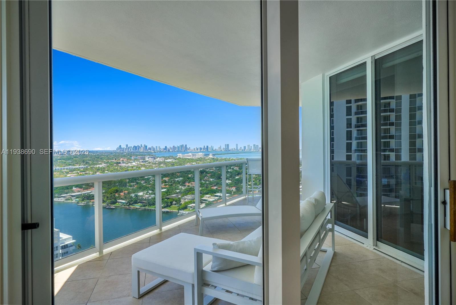 4779 Collins Ave 3104