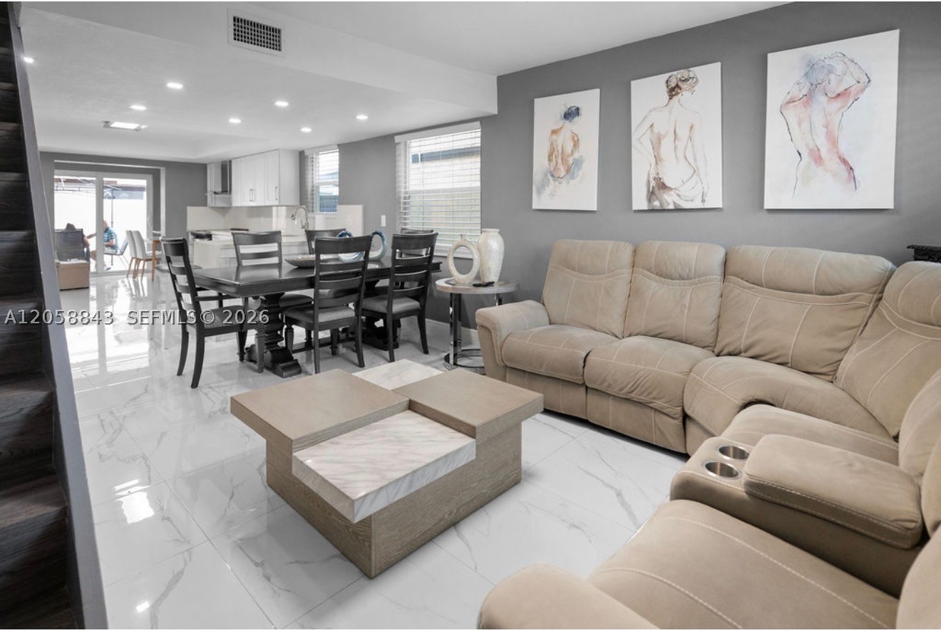 1158 W 41st St 87