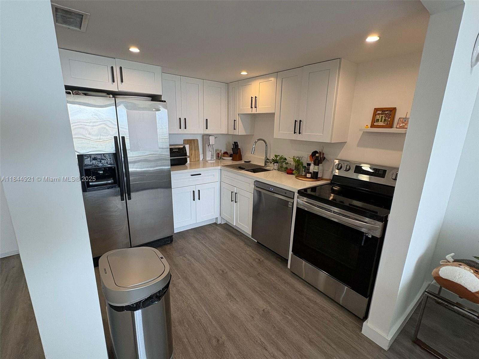 SAILBOAT CAY CONDO - Residential