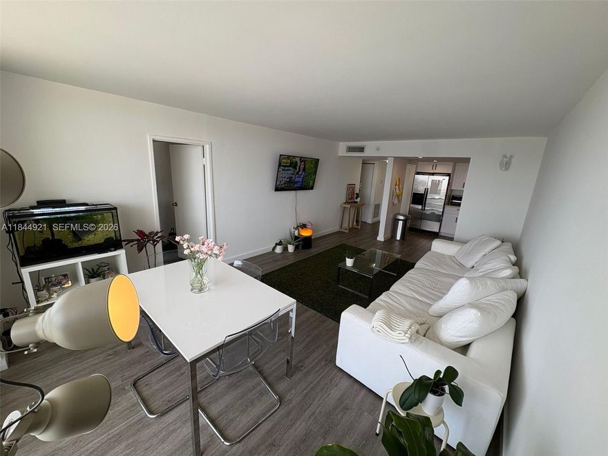 THE BEST ON AREA Amazing water view!!! 1070 sqft, 2/2 1 parking ,big storage, investor welcome, totally renew 2023. BEST VIEW AND BEST PRICE IN MKT. SEE BROKER INSTRUCTIONS.