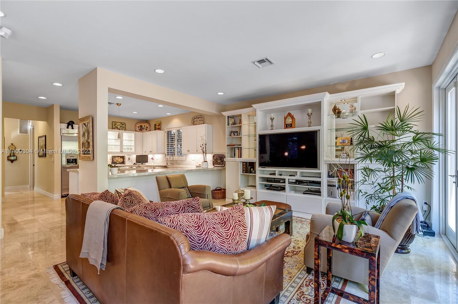 UNIVERSITY PLACE - Residential