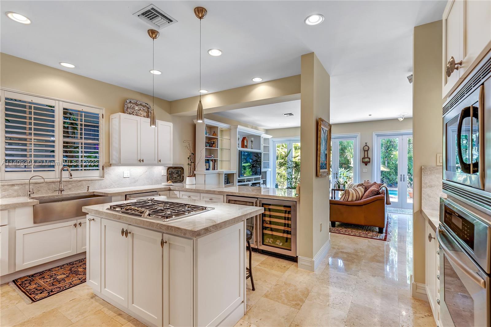 UNIVERSITY PLACE - Residential