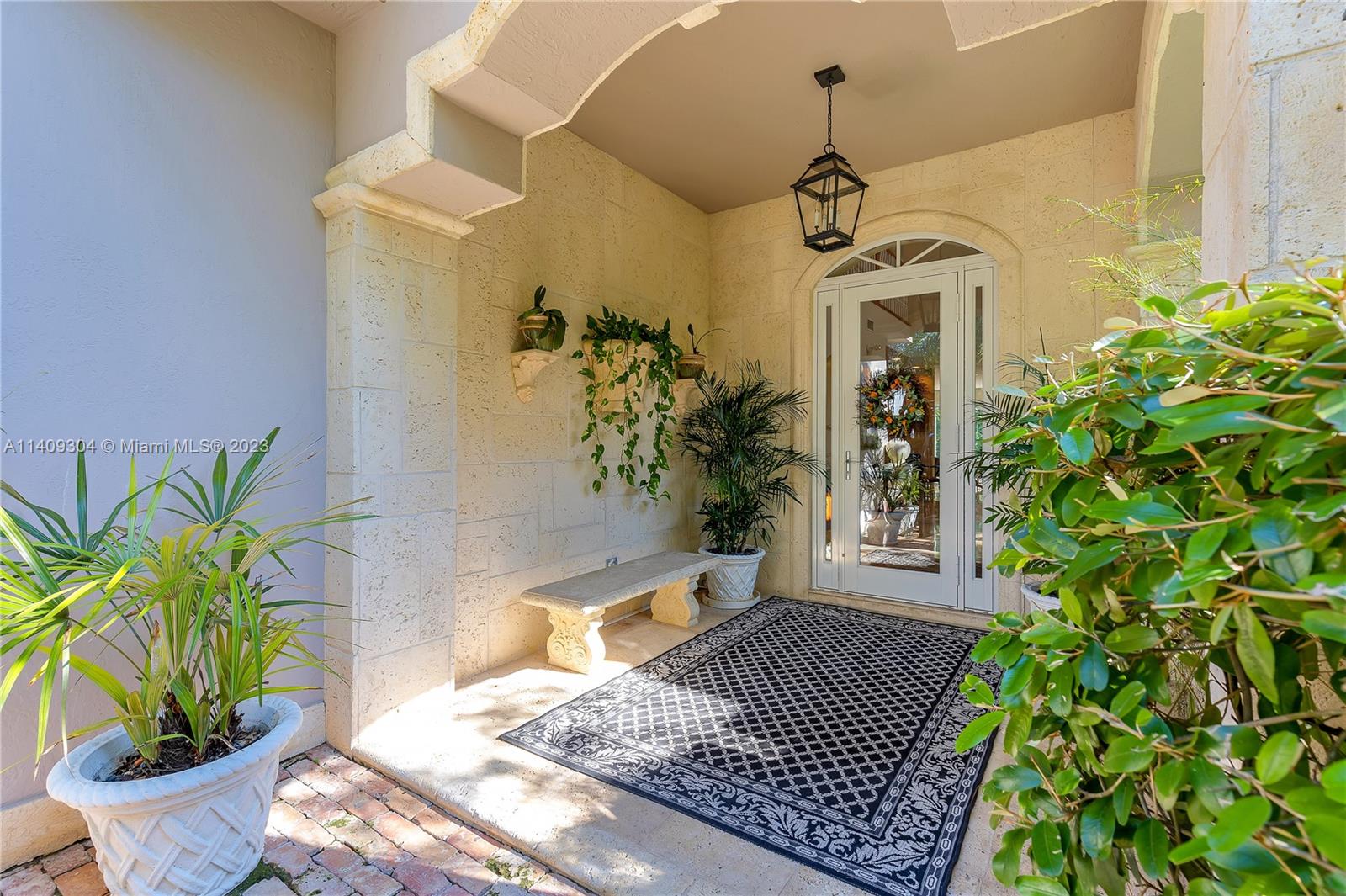 UNIVERSITY PLACE - Residential