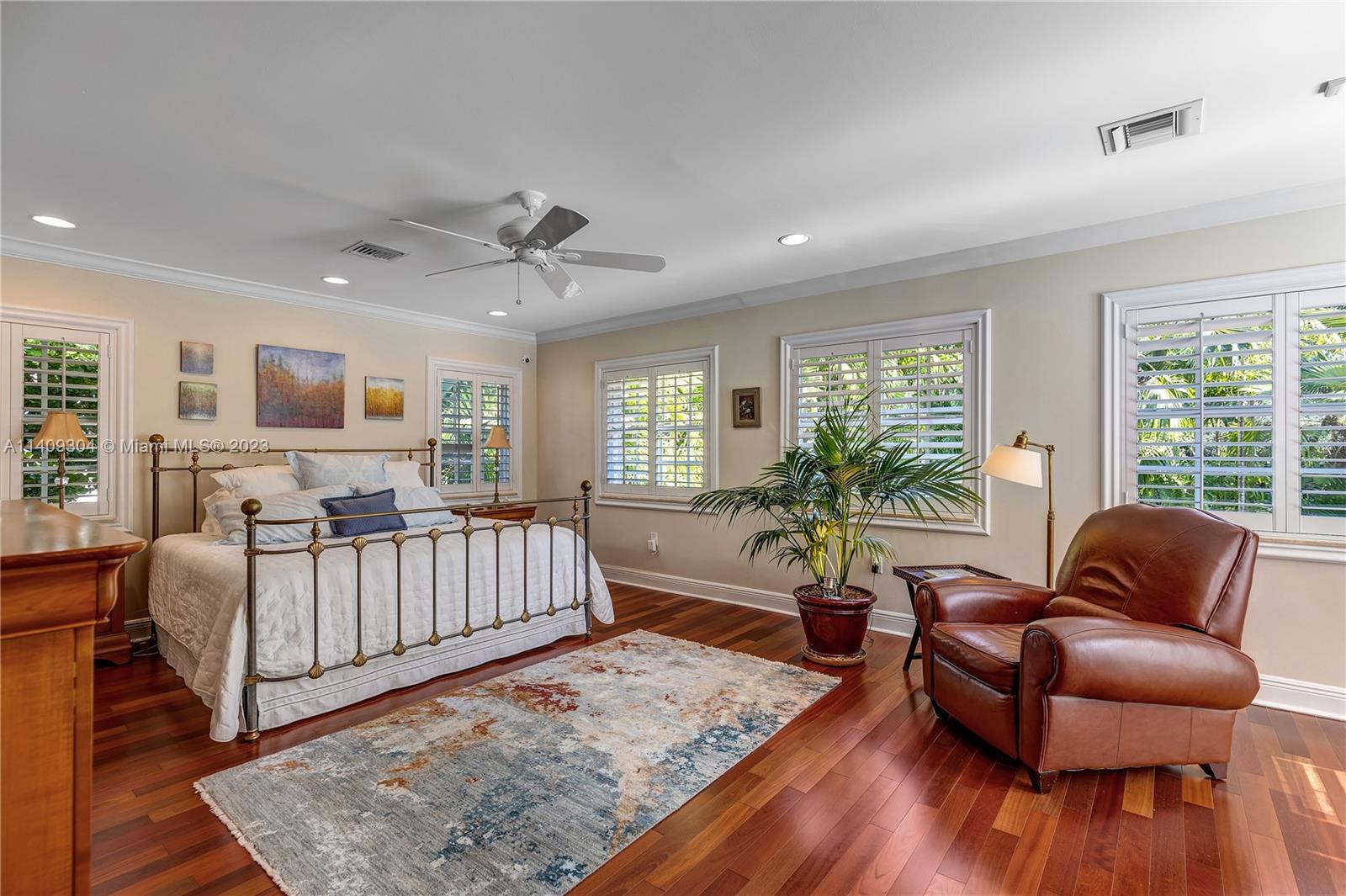 UNIVERSITY PLACE - Residential