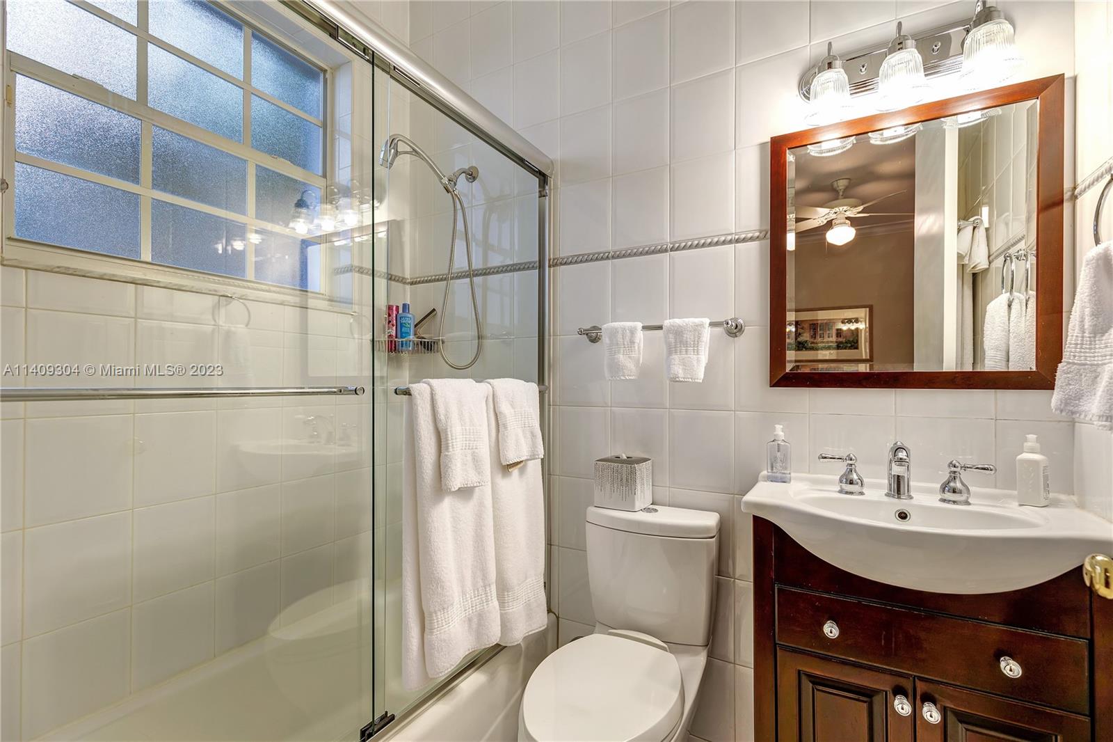 UNIVERSITY PLACE - Residential