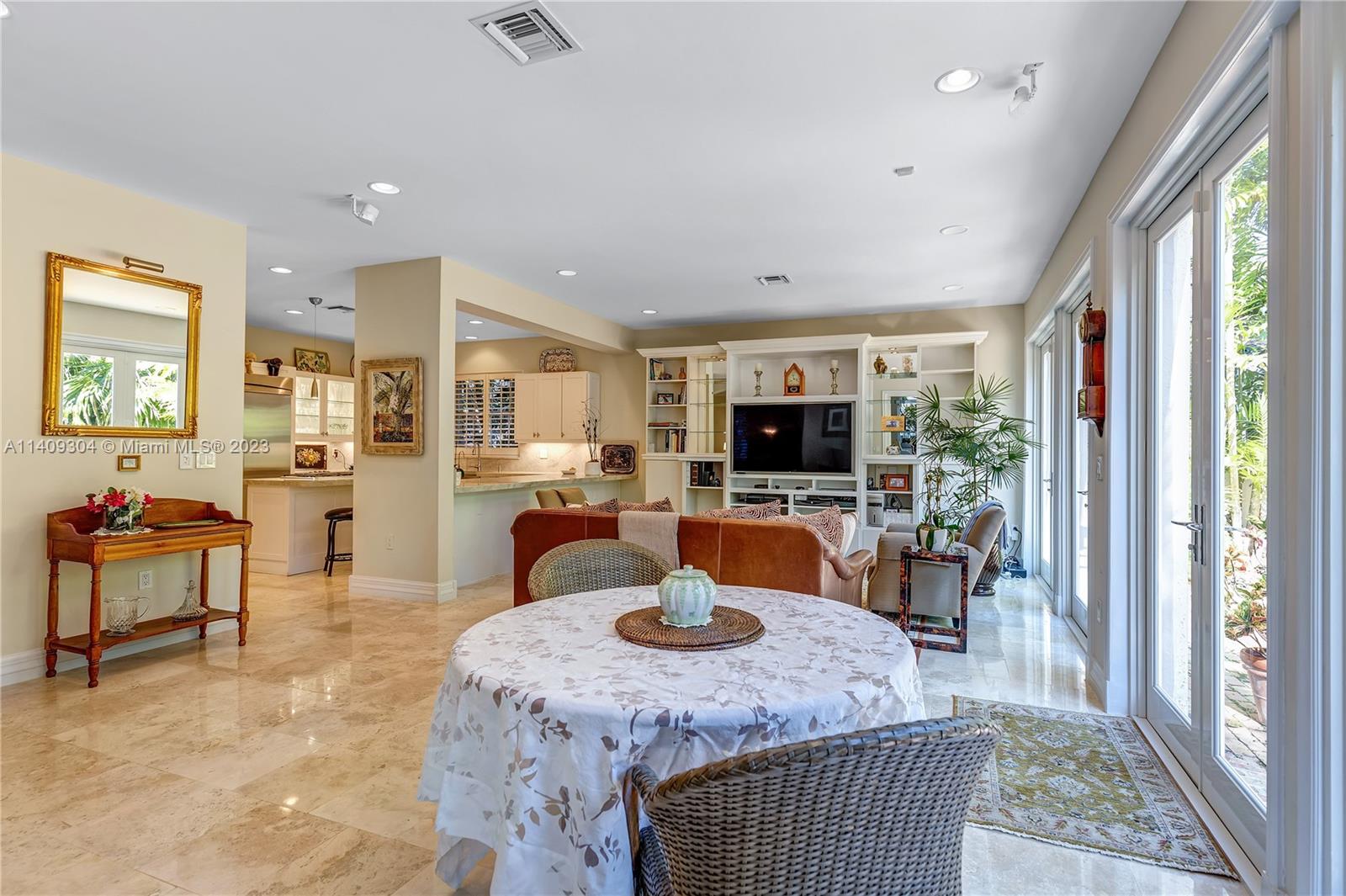 UNIVERSITY PLACE - Residential