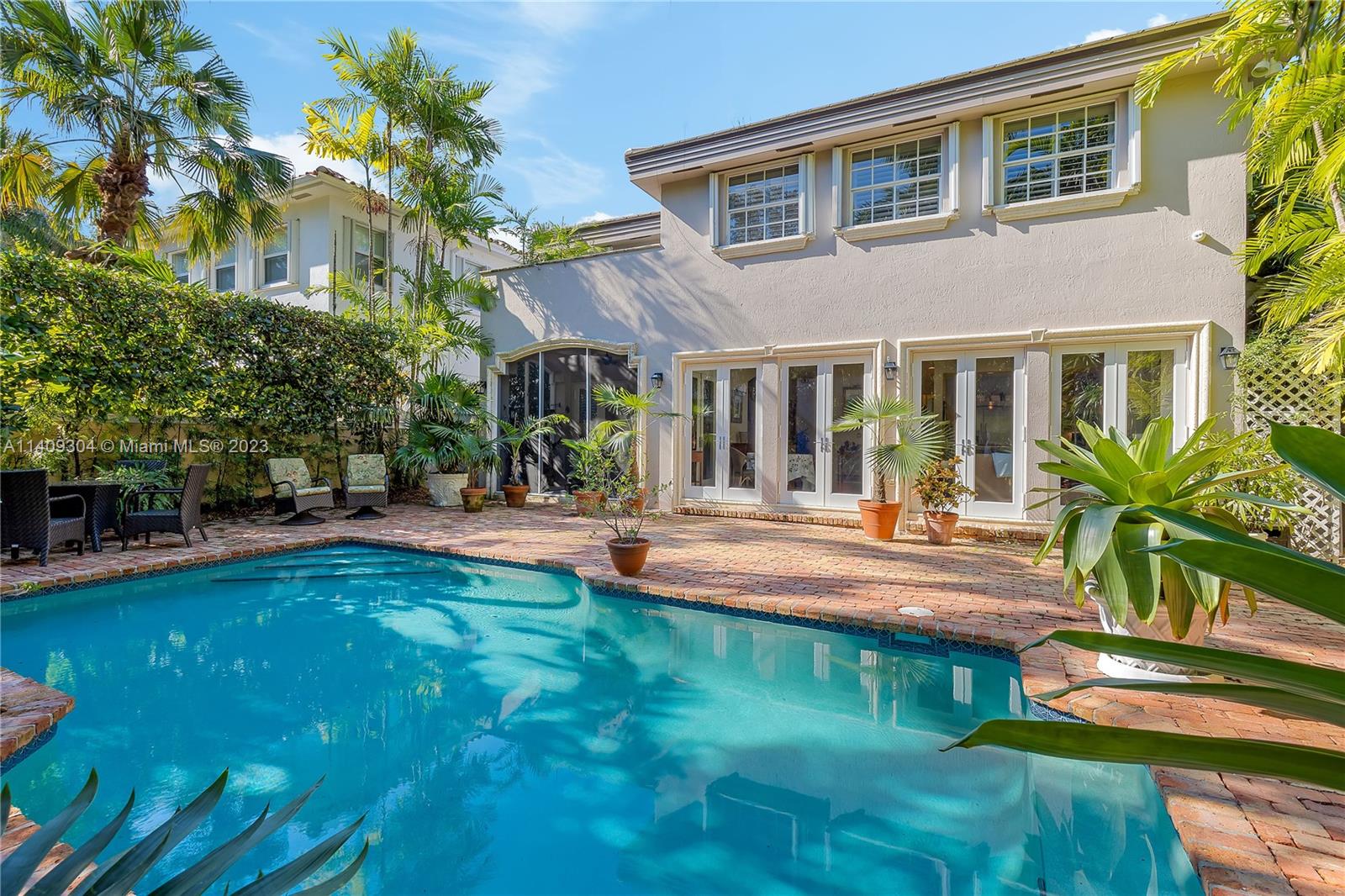 UNIVERSITY PLACE - Residential