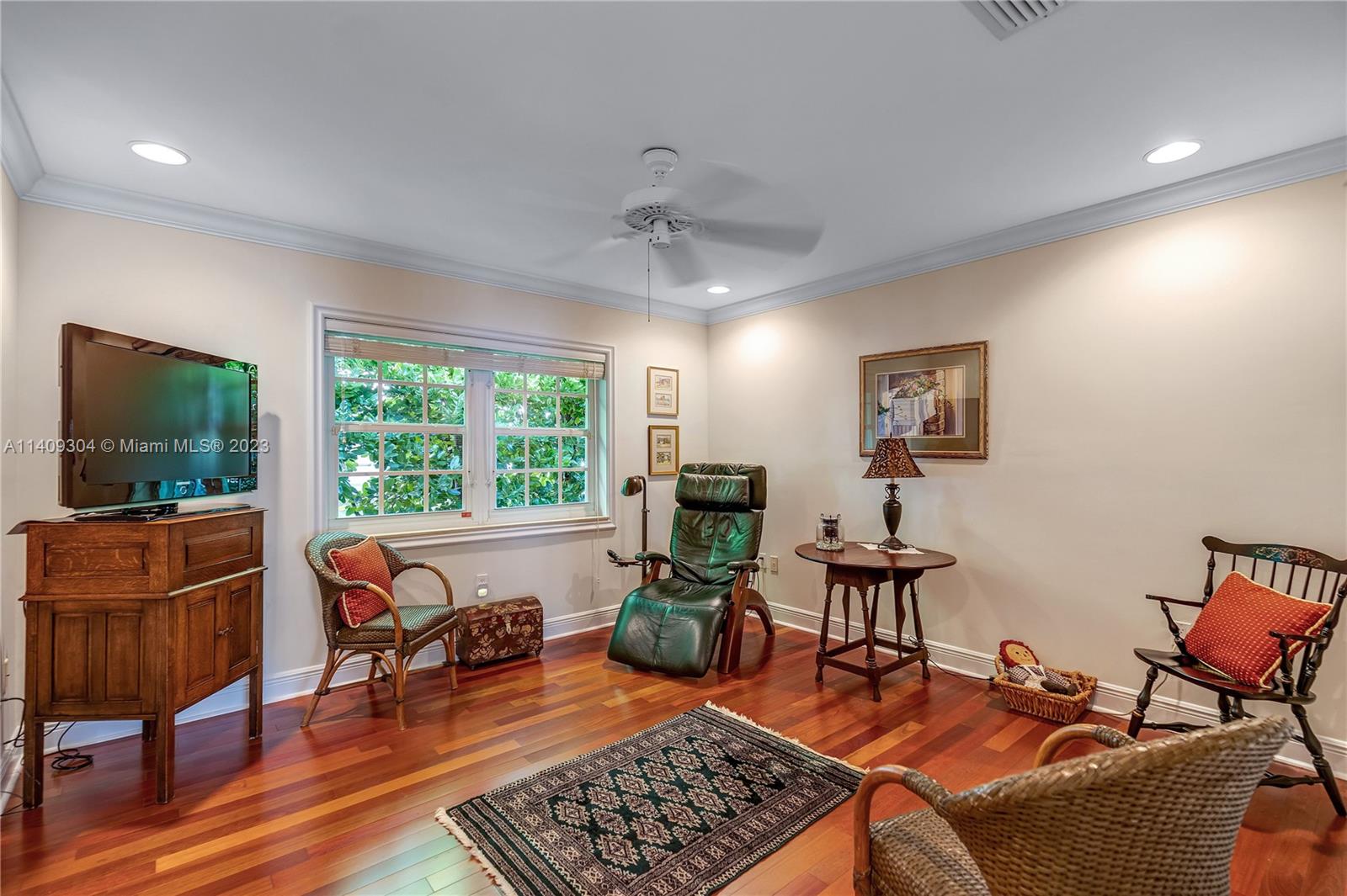 UNIVERSITY PLACE - Residential