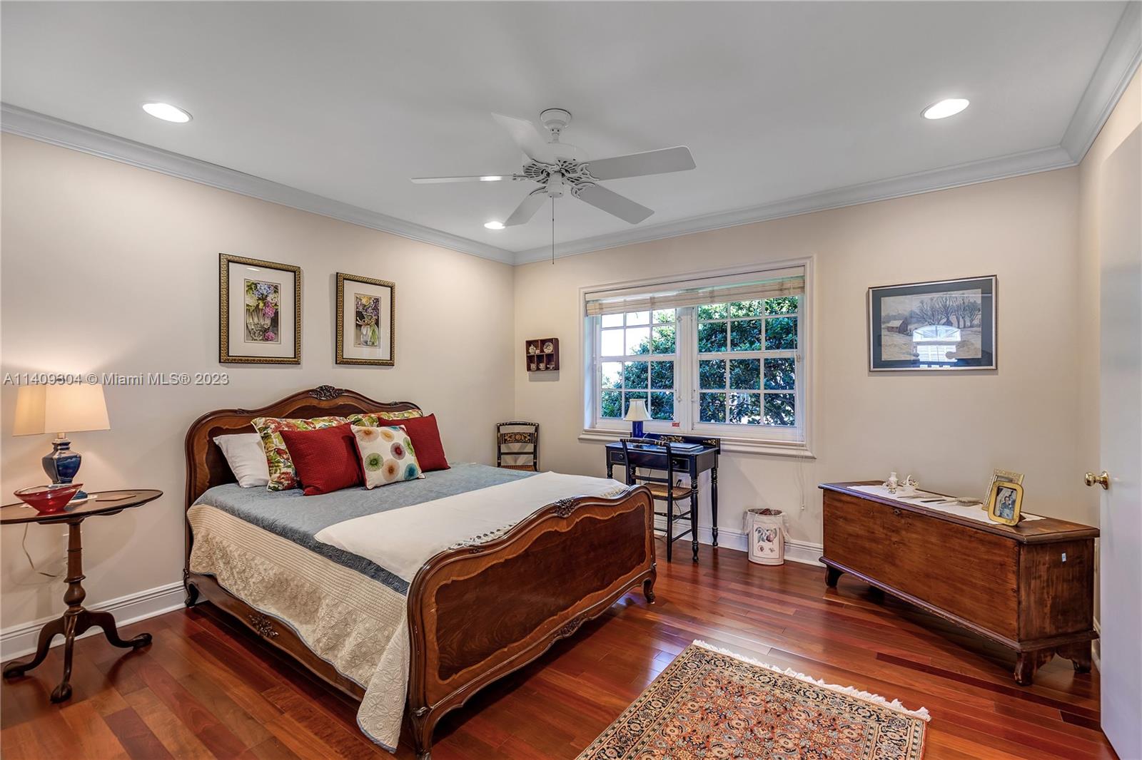 UNIVERSITY PLACE - Residential