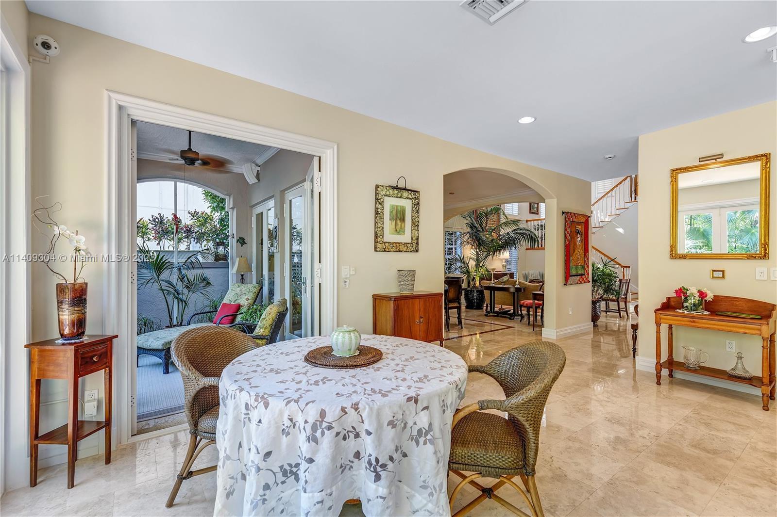 UNIVERSITY PLACE - Residential