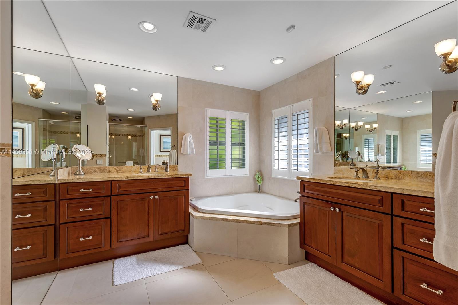 UNIVERSITY PLACE - Residential