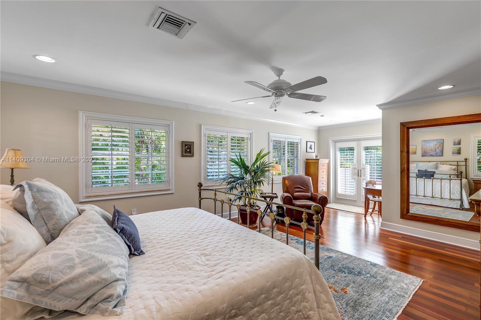 UNIVERSITY PLACE - Residential