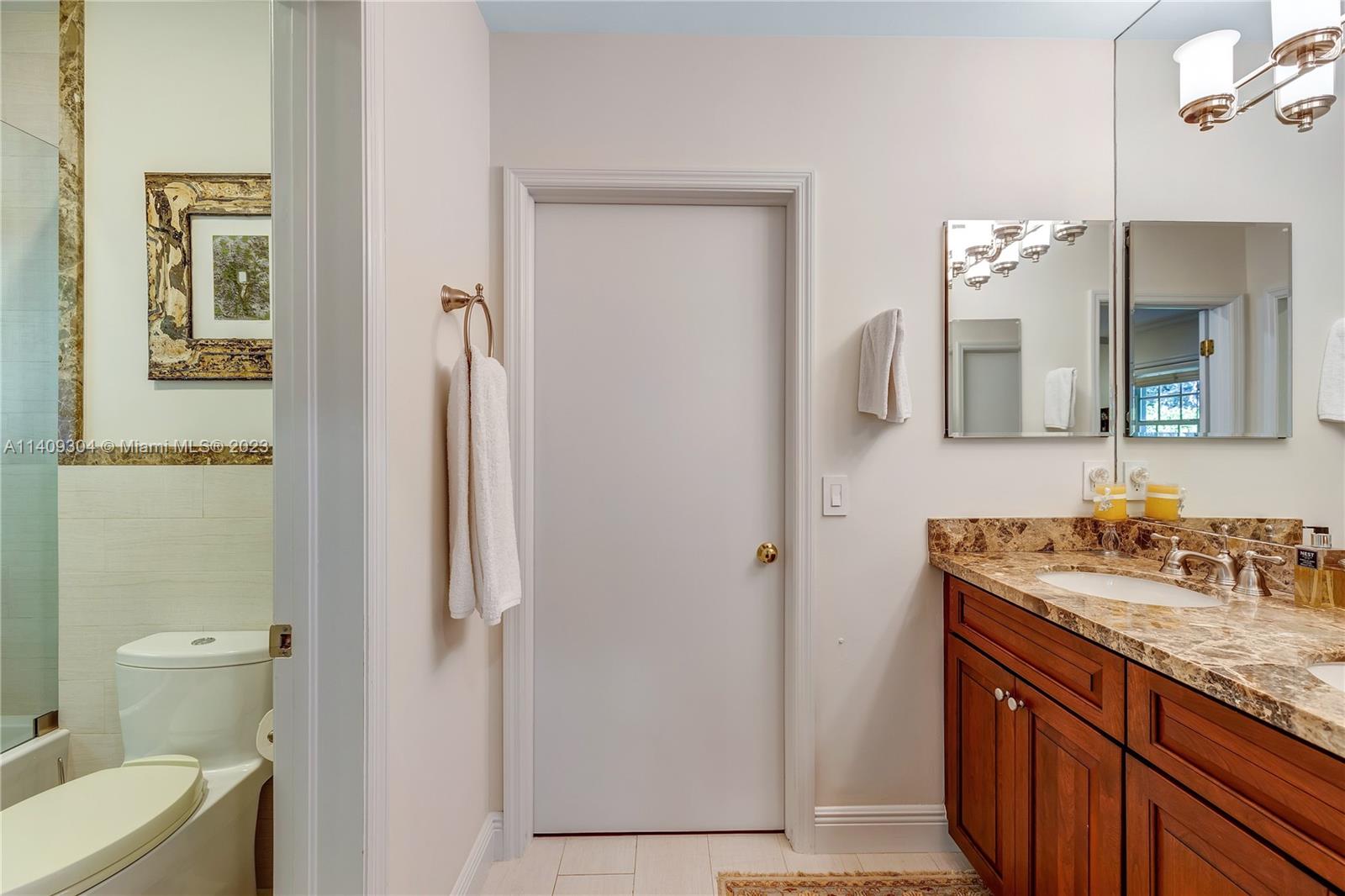 UNIVERSITY PLACE - Residential