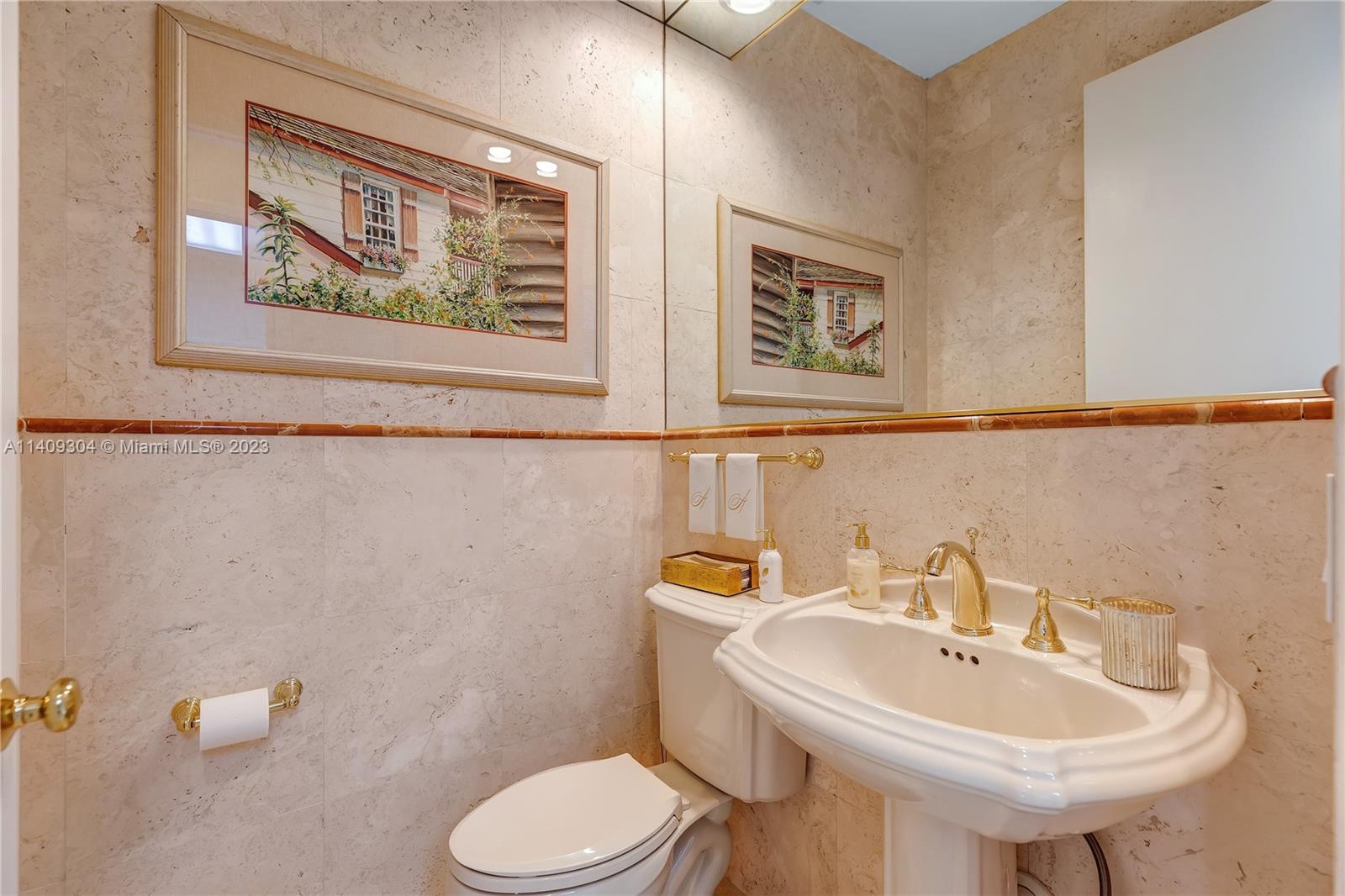 UNIVERSITY PLACE - Residential