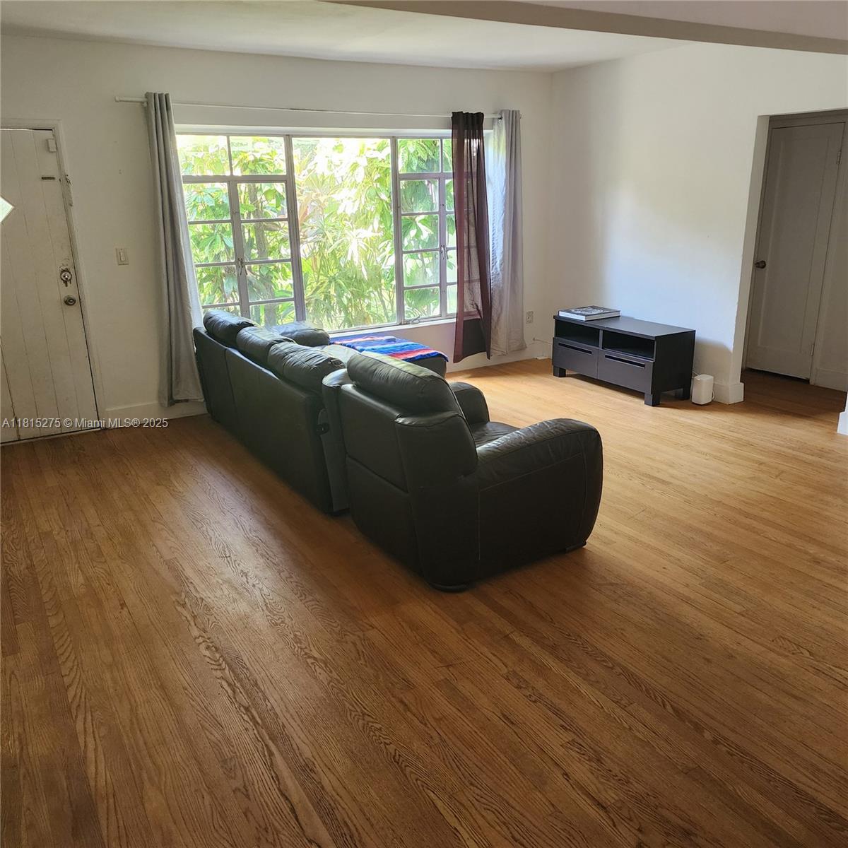 MIAMI SHORES SEC 3 - Residential
