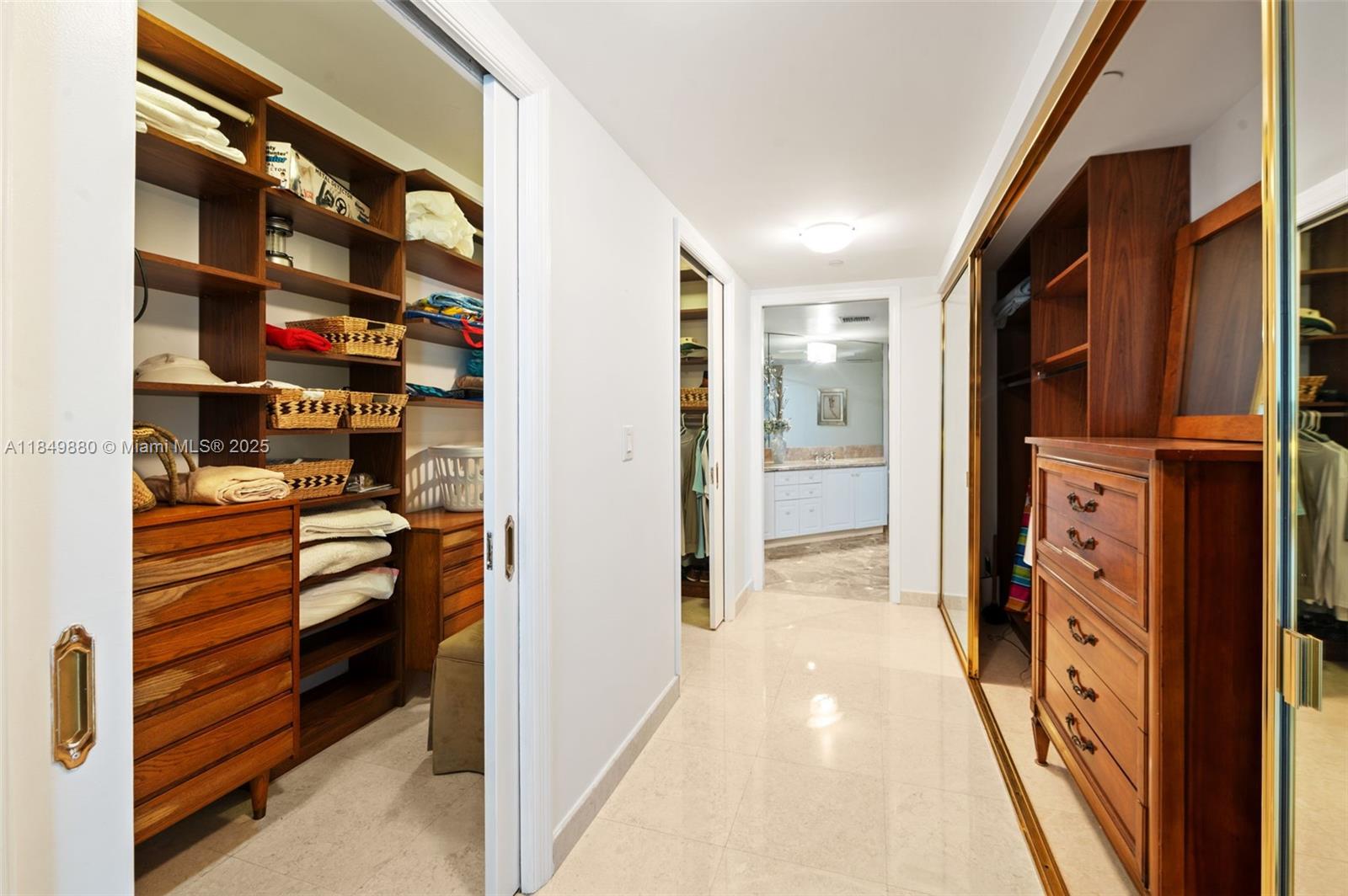 SOLIMAR CONDO - Residential