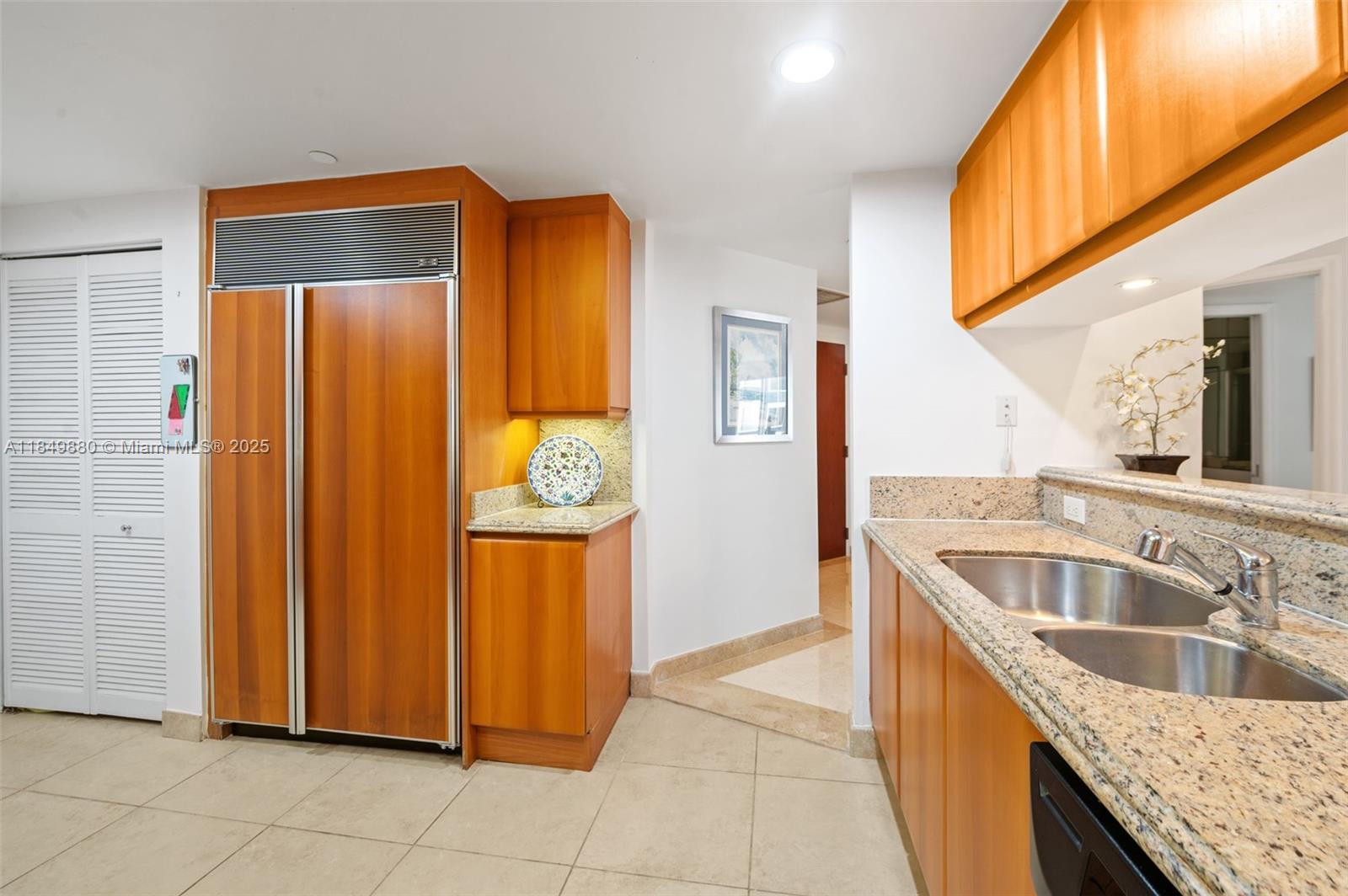SOLIMAR CONDO - Residential