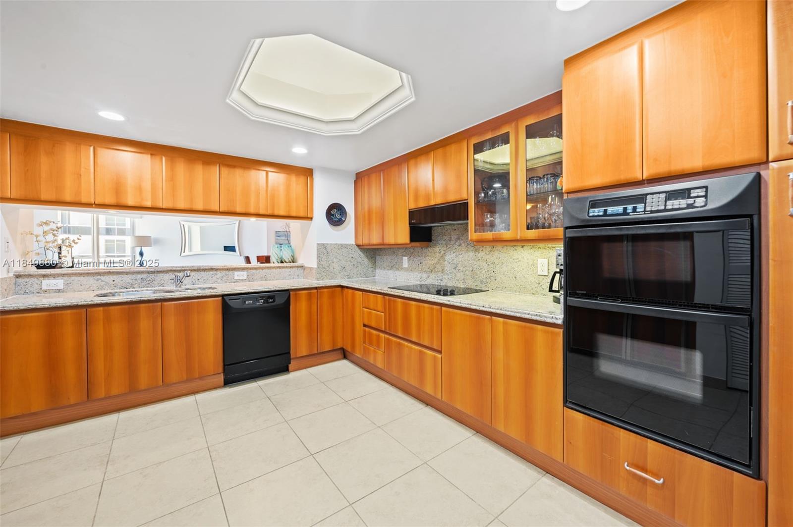 SOLIMAR CONDO - Residential