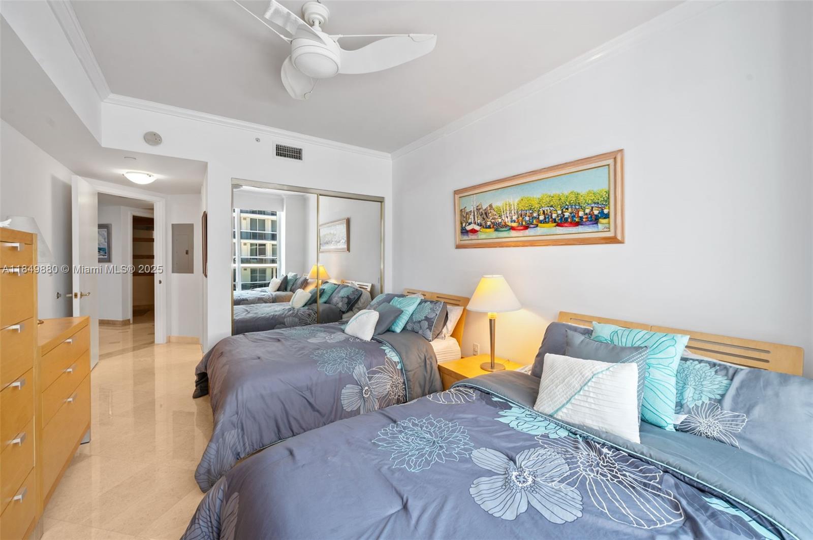 SOLIMAR CONDO - Residential