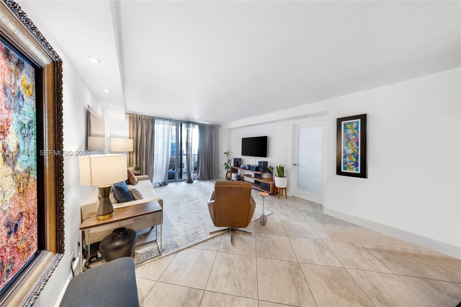 6039 Collins Ave 1415