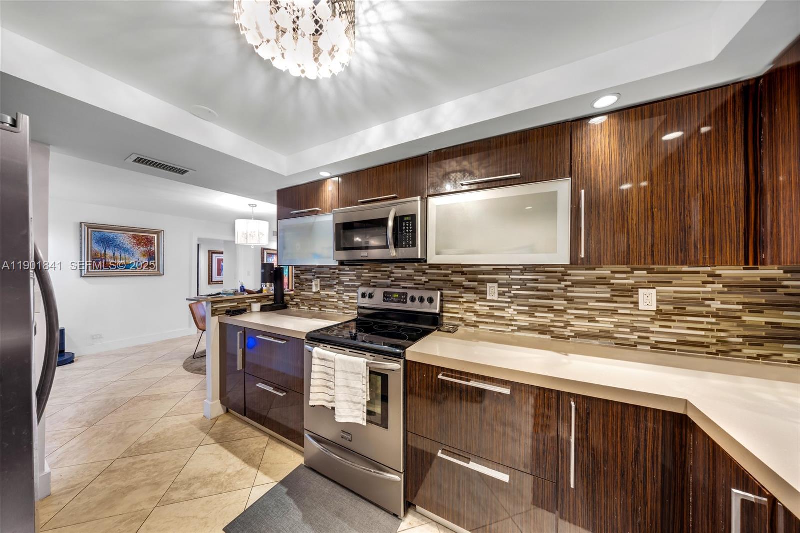 6039 Collins Ave 1415