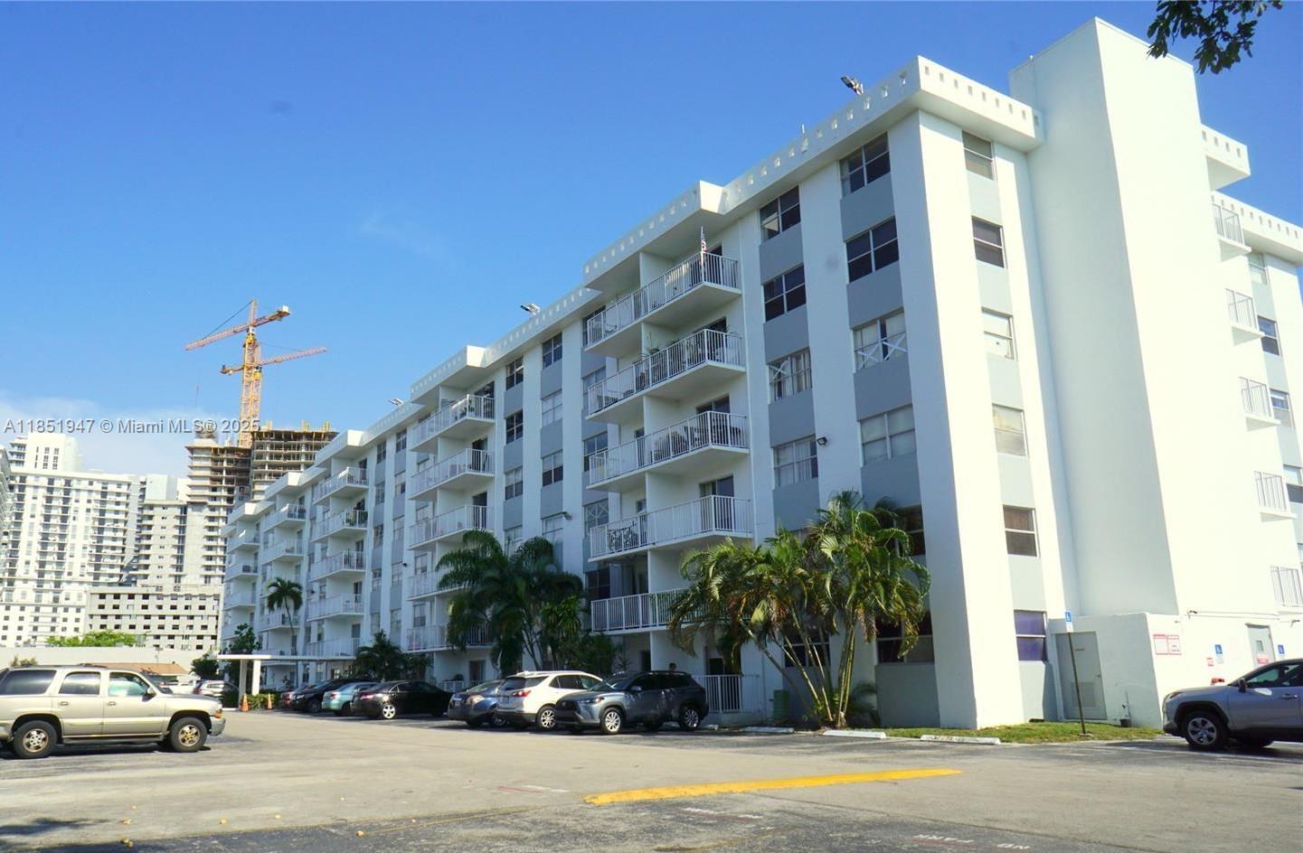 BEAUTIFUL ONE BEDROOM APARTMENT IN SUPERB LOCATION NEAR AVENTURA MALL AND SUNNY ISLES BEACH! CLOSE TO US1, PALMETTO EXPRESSWAY, I-95 AND TURNPIKE. CANAL AND SKYLINE VIEWS FROM OPEN BALCONY. ONE ASSIGNED PARKING SPACE PLUS GUEST PARKING. THIS UNIT IS . WILL NOT LAST. UNIT CAN BE RENTED IMMEDIATELY.