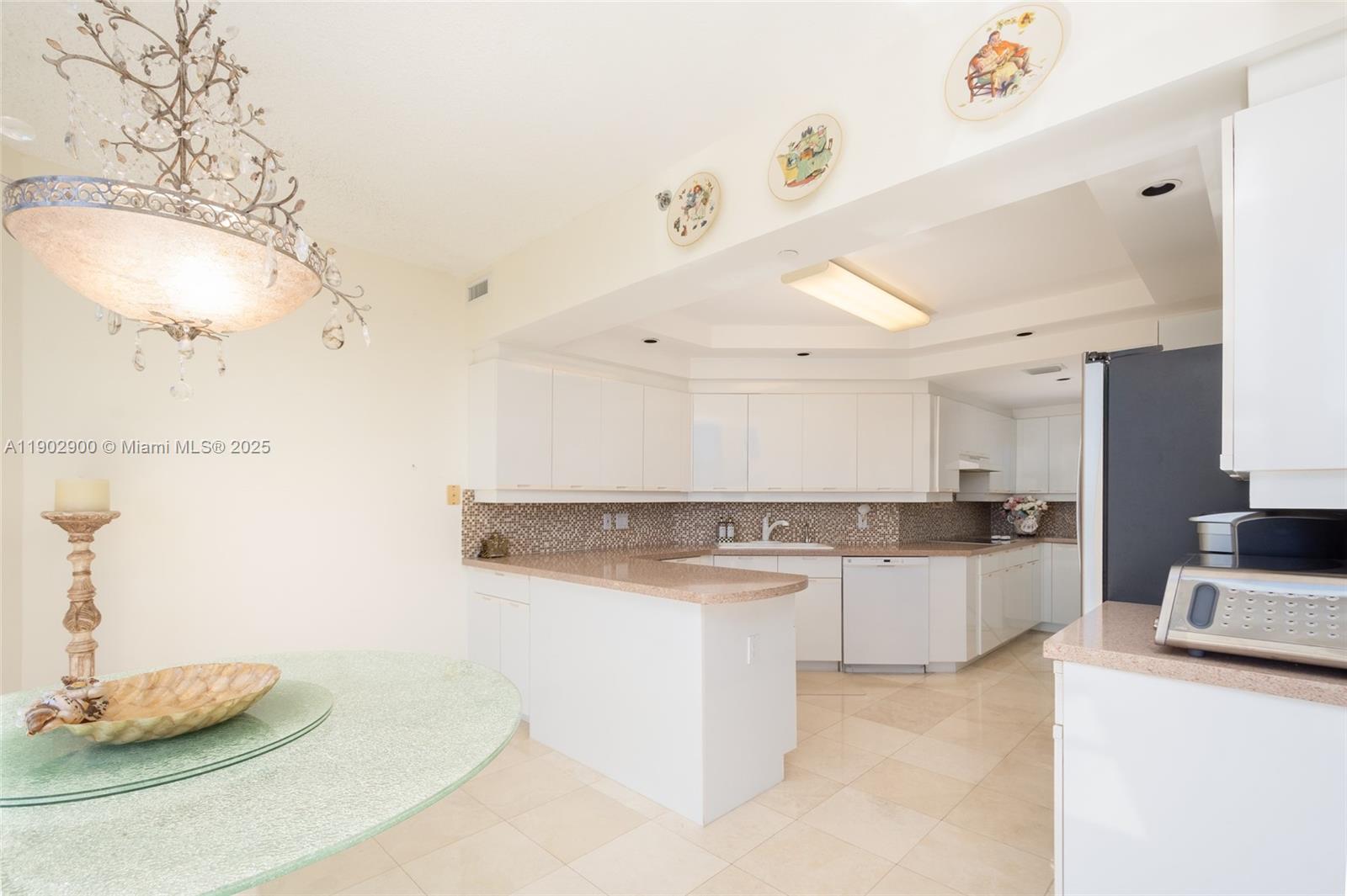 2000 ISL BLVD WILLIAMS IS - Residential