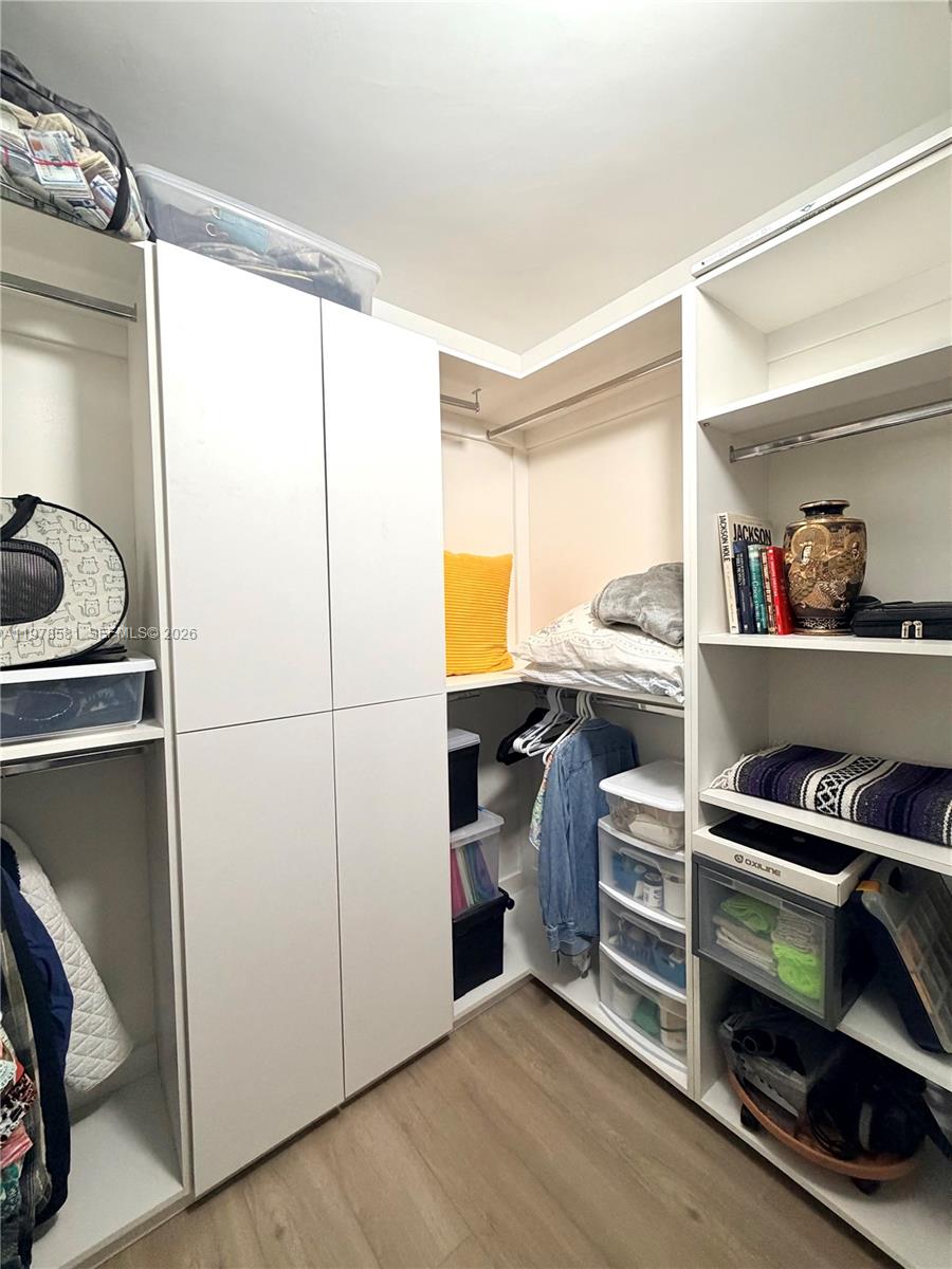 HILLCREST COUNTRY CLUB AP - Residential