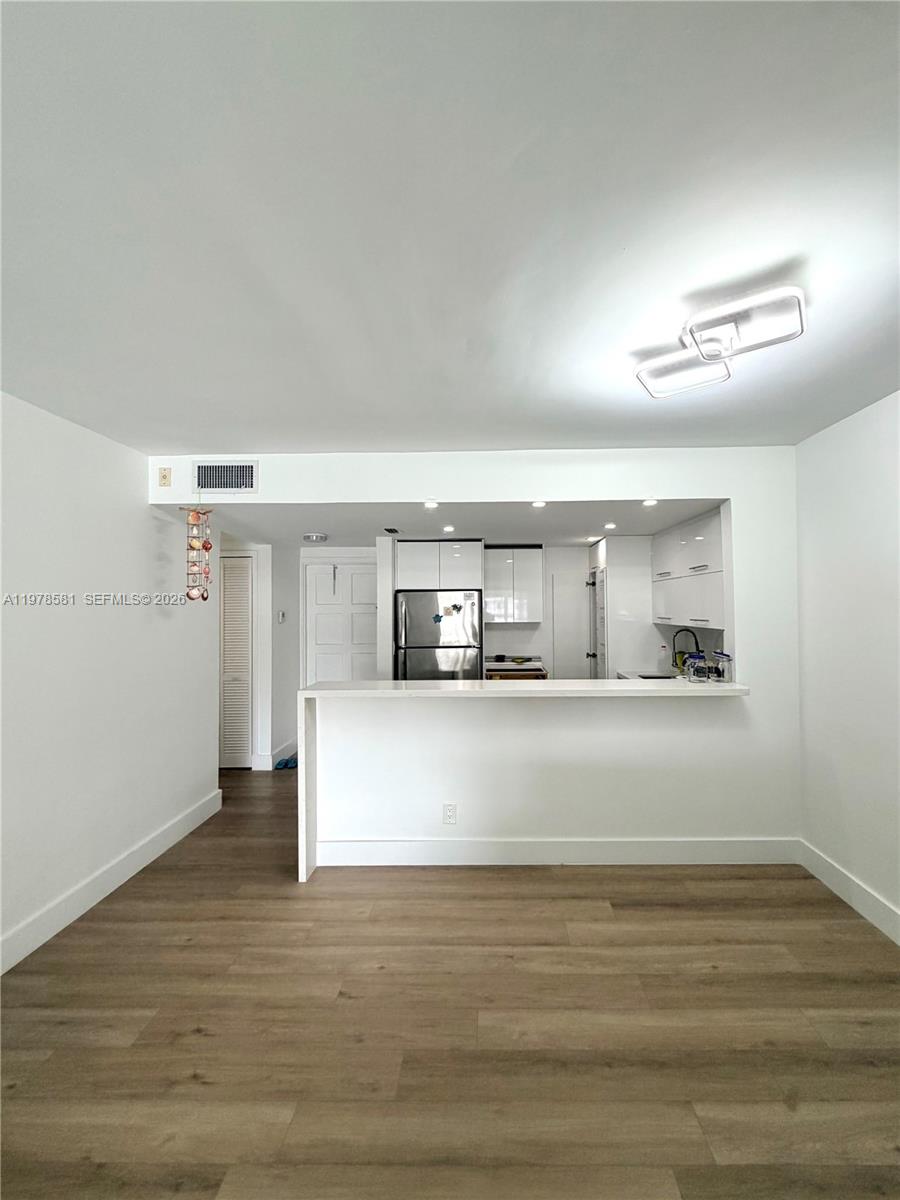 HILLCREST COUNTRY CLUB AP - Residential