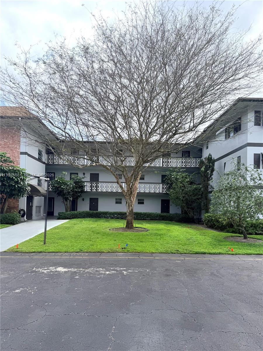 HILLCREST COUNTRY CLUB AP - Residential