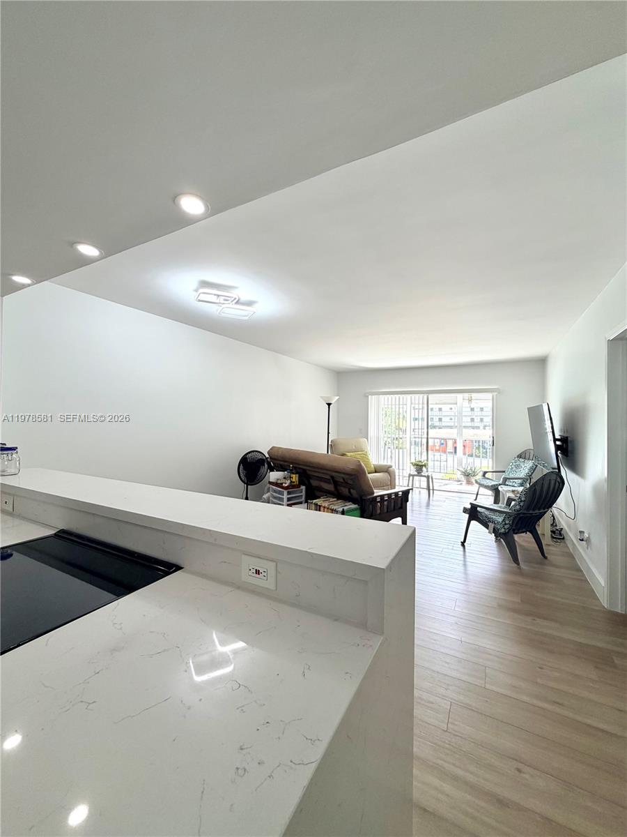 HILLCREST COUNTRY CLUB AP - Residential