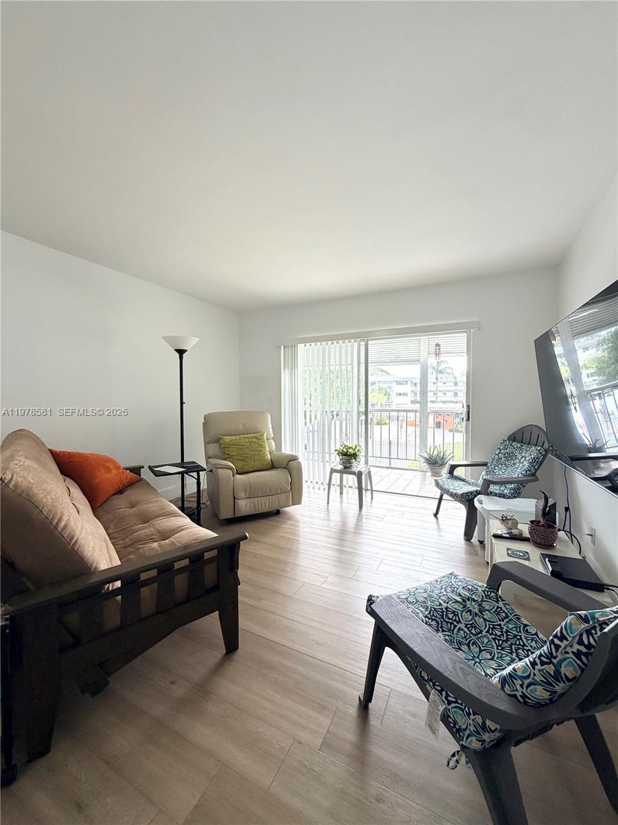 HILLCREST COUNTRY CLUB AP - Residential