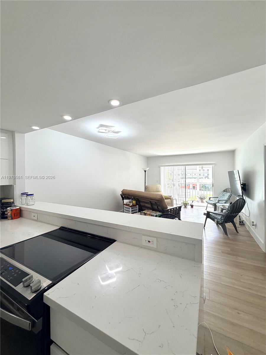 HILLCREST COUNTRY CLUB AP - Residential