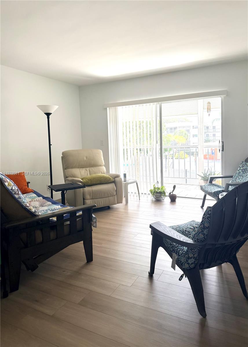 HILLCREST COUNTRY CLUB AP - Residential