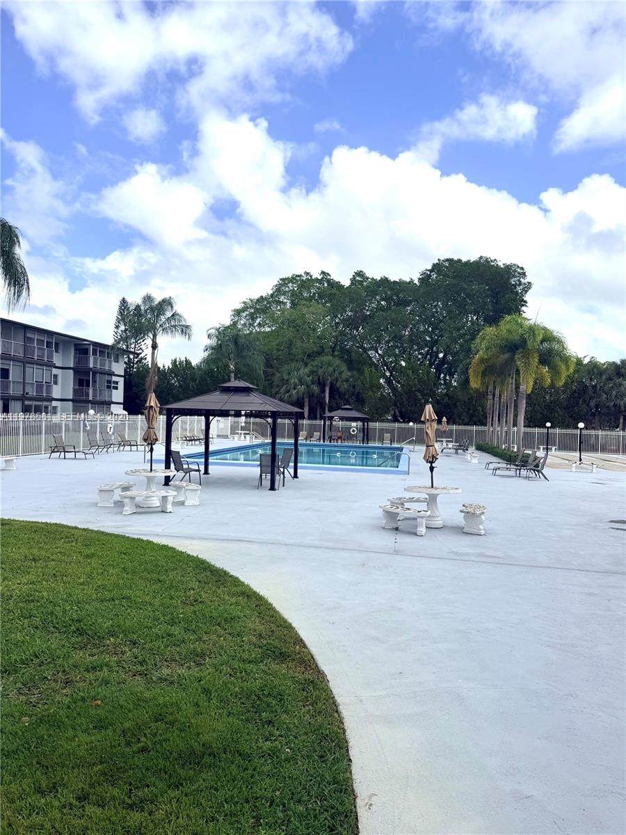 HILLCREST COUNTRY CLUB AP - Residential