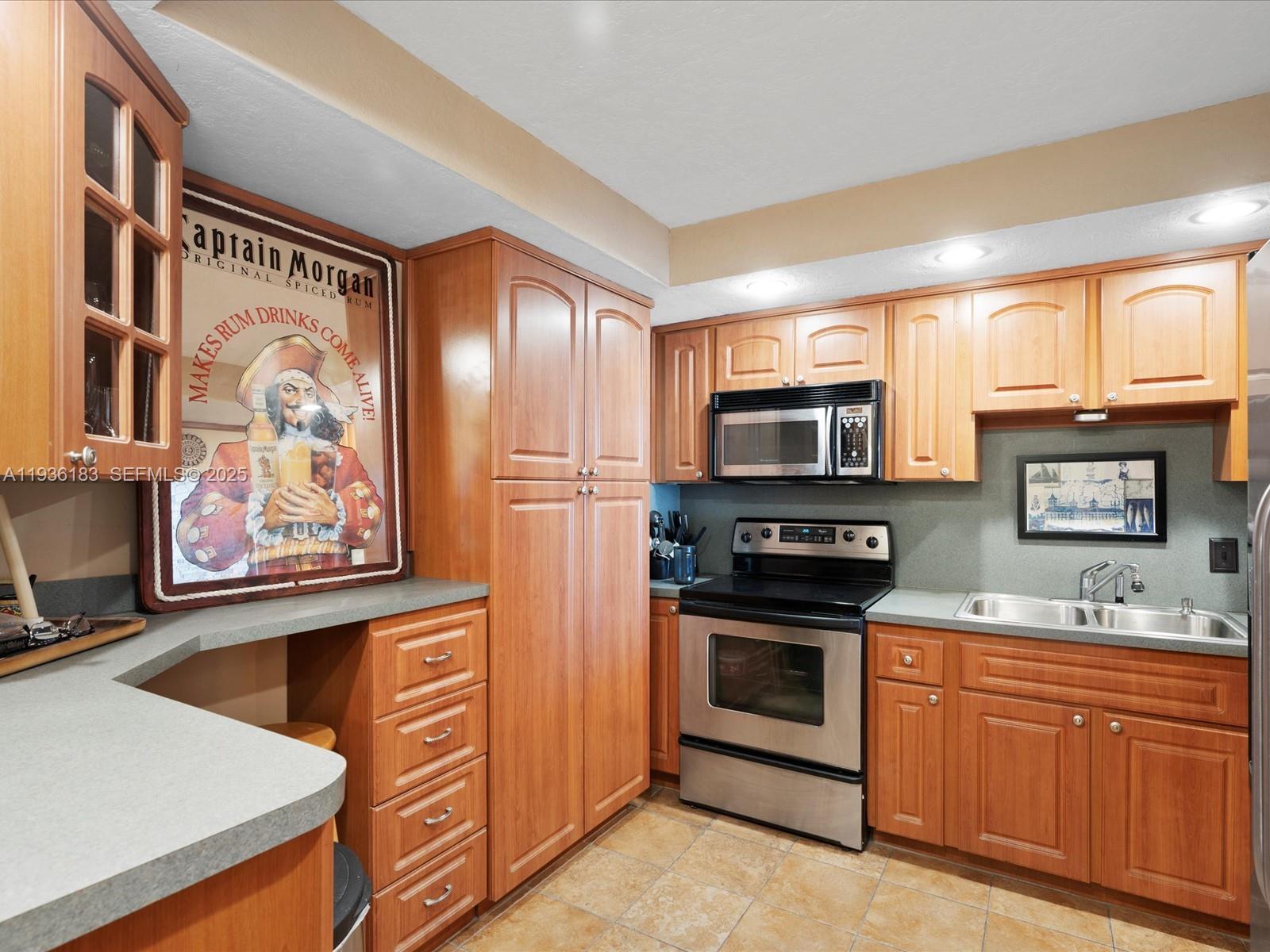 GOLDEN HORN CONDO - Residential