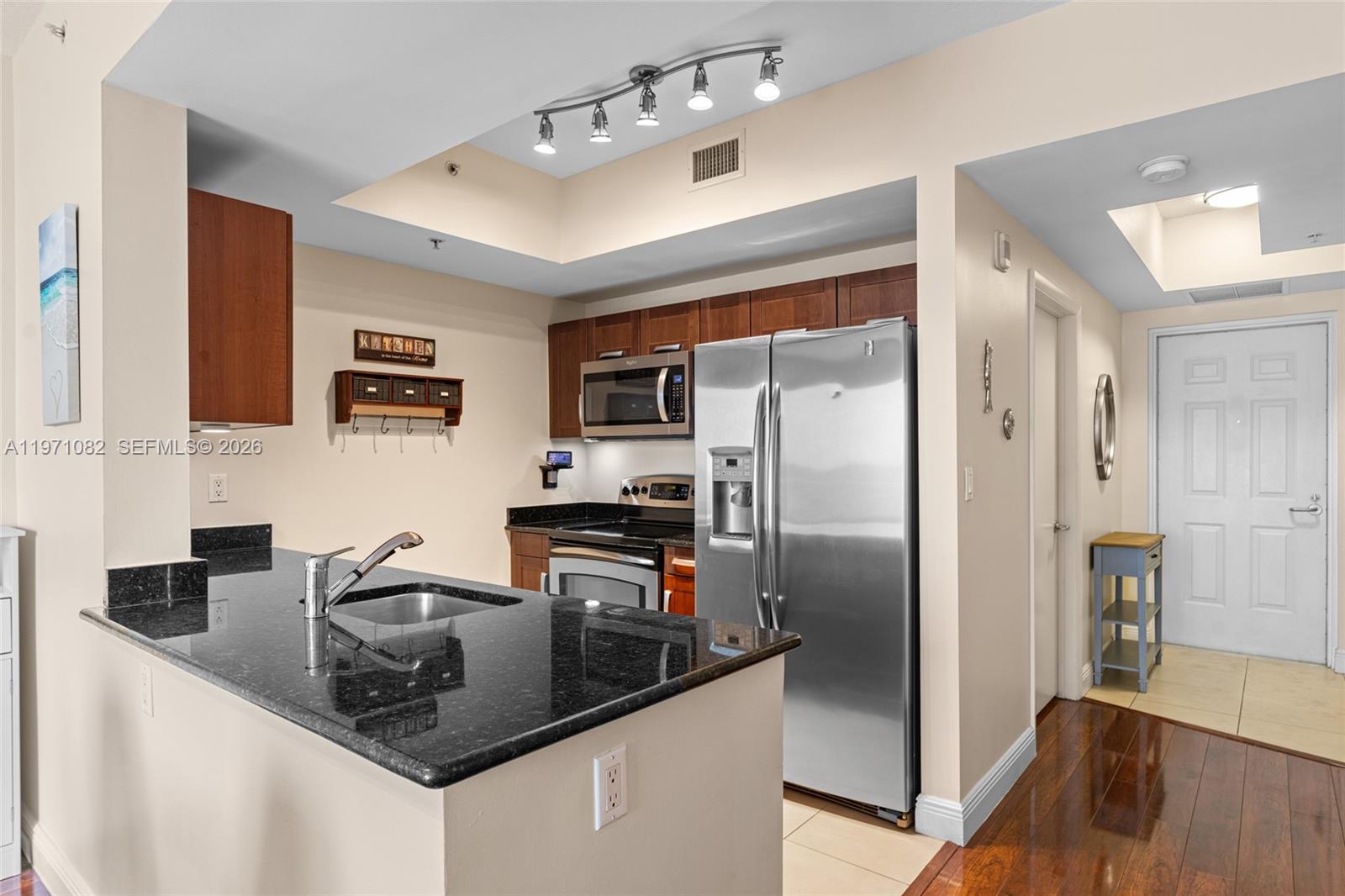 DOWNTOWN DADELAND CONDO N - Residential