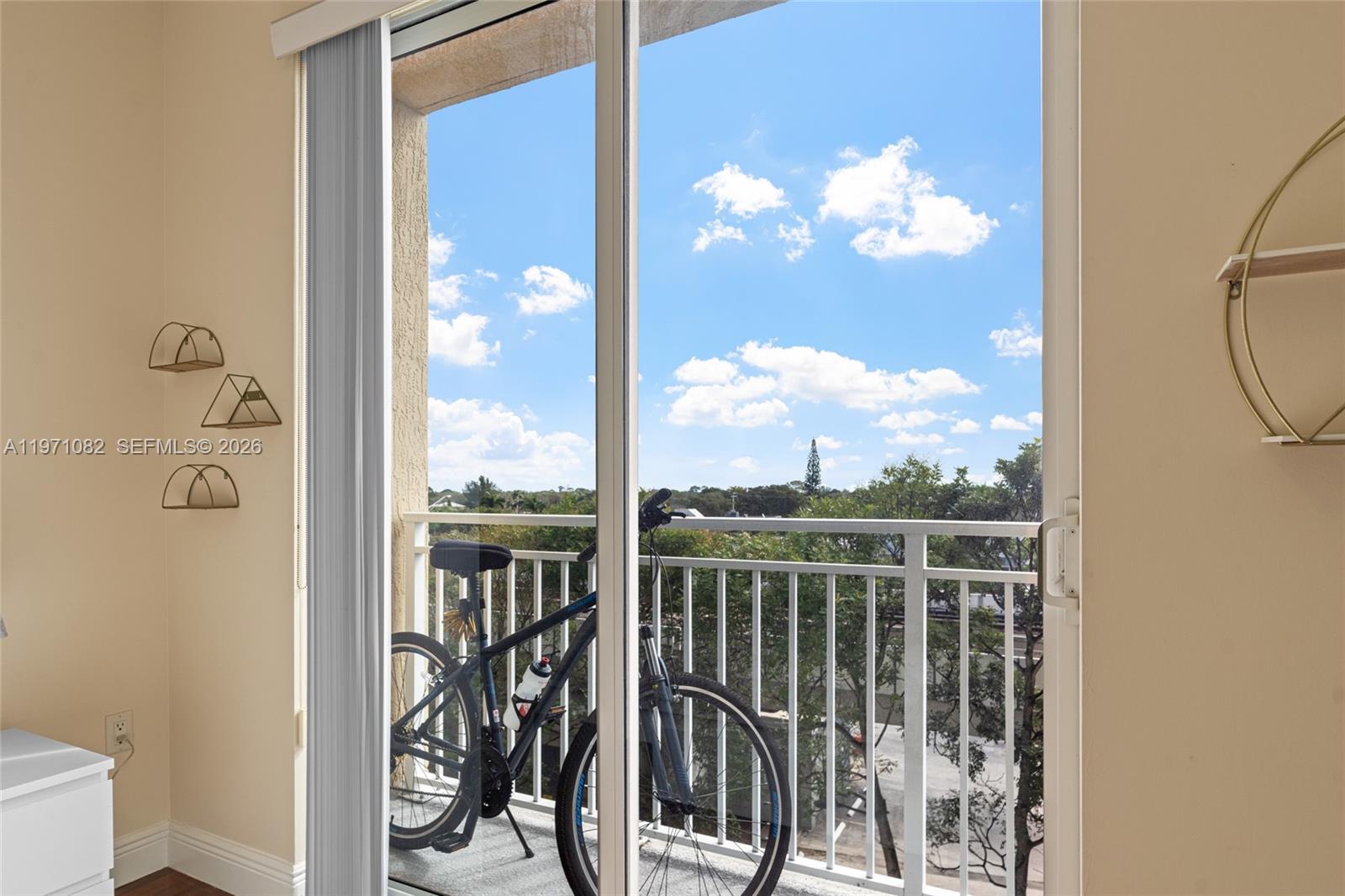 DOWNTOWN DADELAND CONDO N - Residential