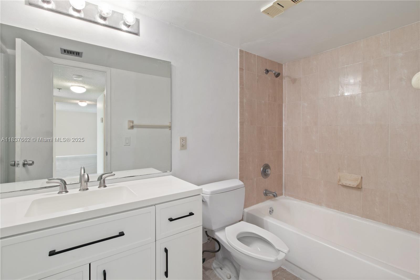 LAKESIDE CONDO - Residential Lease