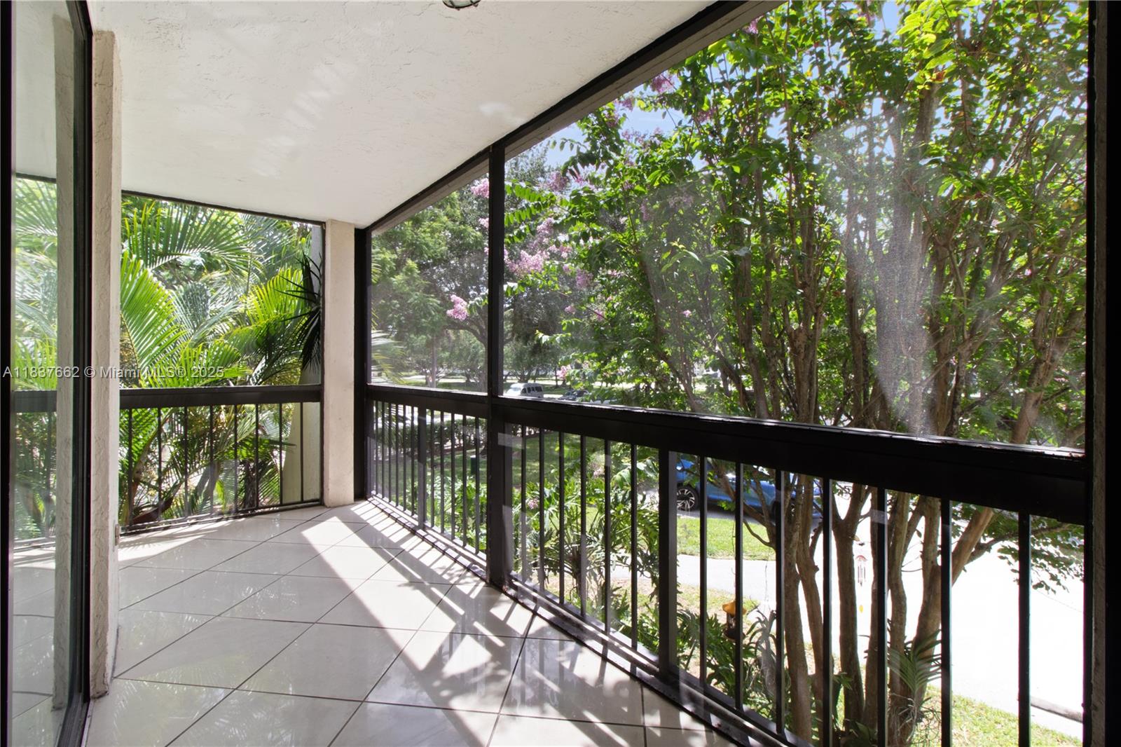 1915 Lavers Cir E211