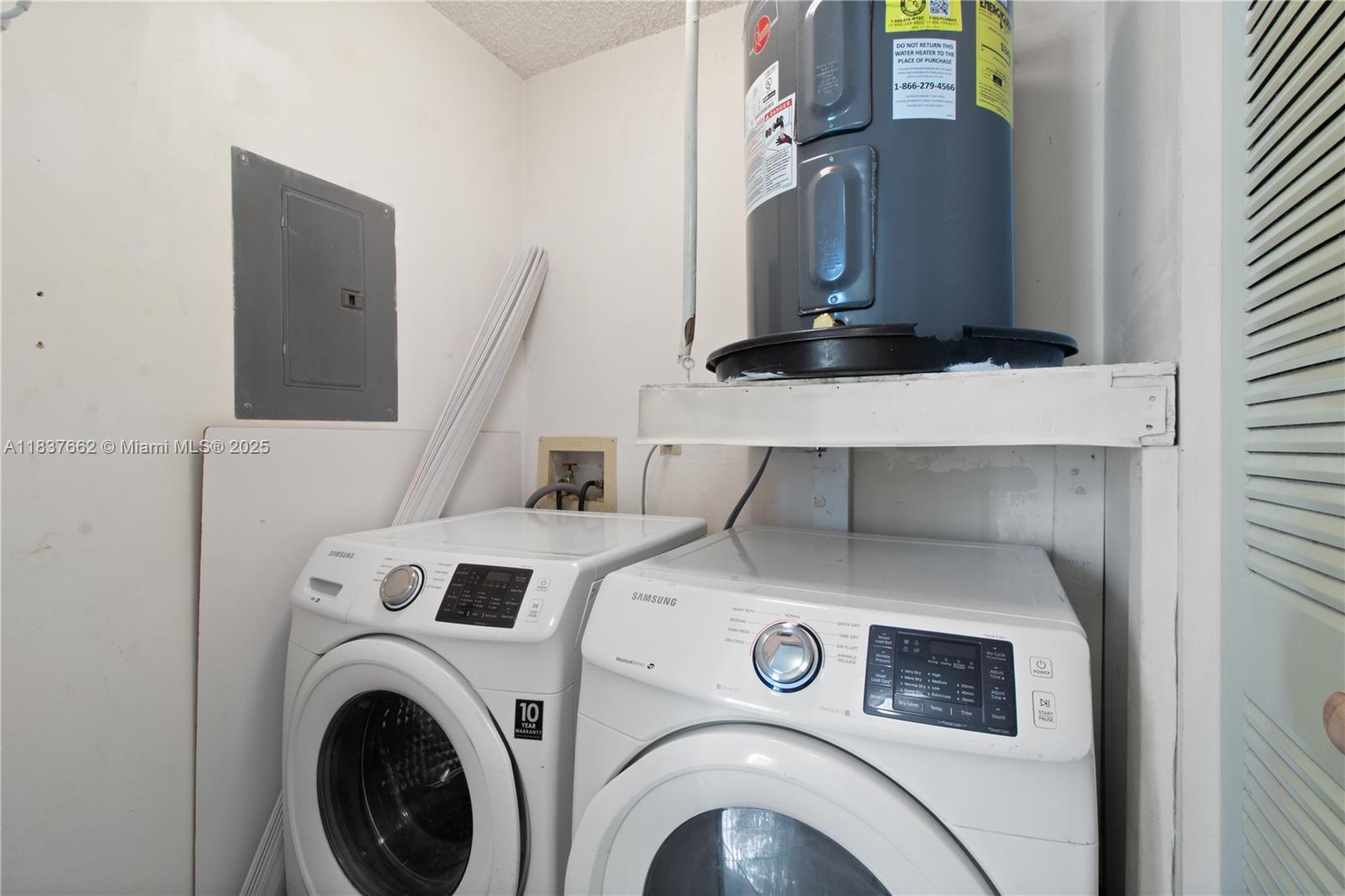 LAKESIDE CONDO - Residential Lease