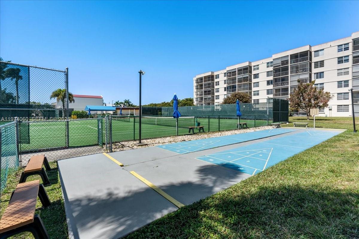 HOLLYBROOK GOLF & TENNIS - Residential Lease