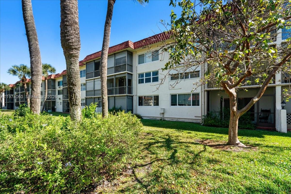 HOLLYBROOK GOLF & TENNIS - Residential Lease