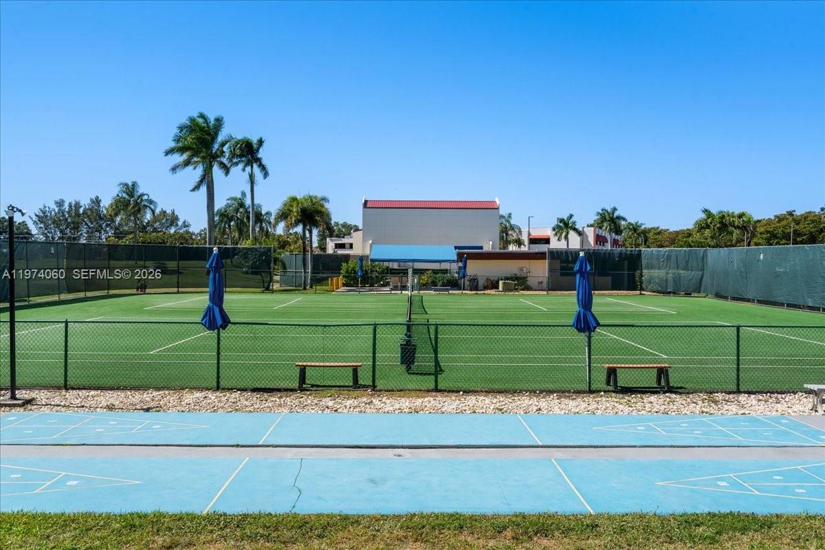 HOLLYBROOK GOLF & TENNIS - Residential Lease