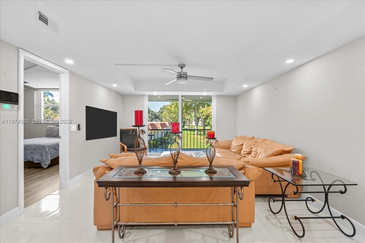 HOLLYBROOK GOLF & TENNIS - Residential Lease