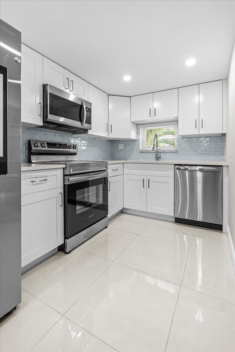 HOLLYBROOK GOLF & TENNIS - Residential Lease